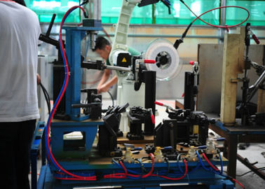 sitzen Roboterschweißens-Systeme 350A 500A für Metall Schreibtisch-Beinen 6,5&quot; Schirm der Farbeled vor
