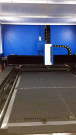 Faser CNC Laser-Schneidemaschine mit Auotomatic-Kurstabelle-Abdeckung FL-3015-3000W
