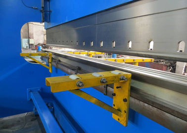 320 T CNC synchronisieren Tandempresse-Bremsverbiegende Maschinen-Anfang von der Trapez-Platte